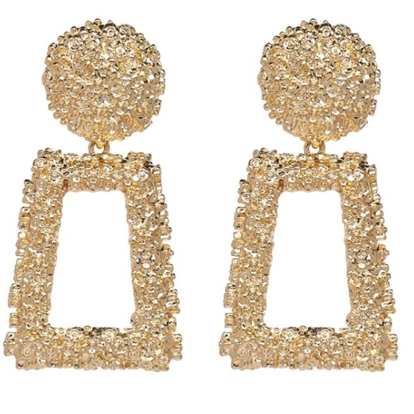 “PRICE DROP” Gold Geometric Statement Earrings - Picture 3 of 5